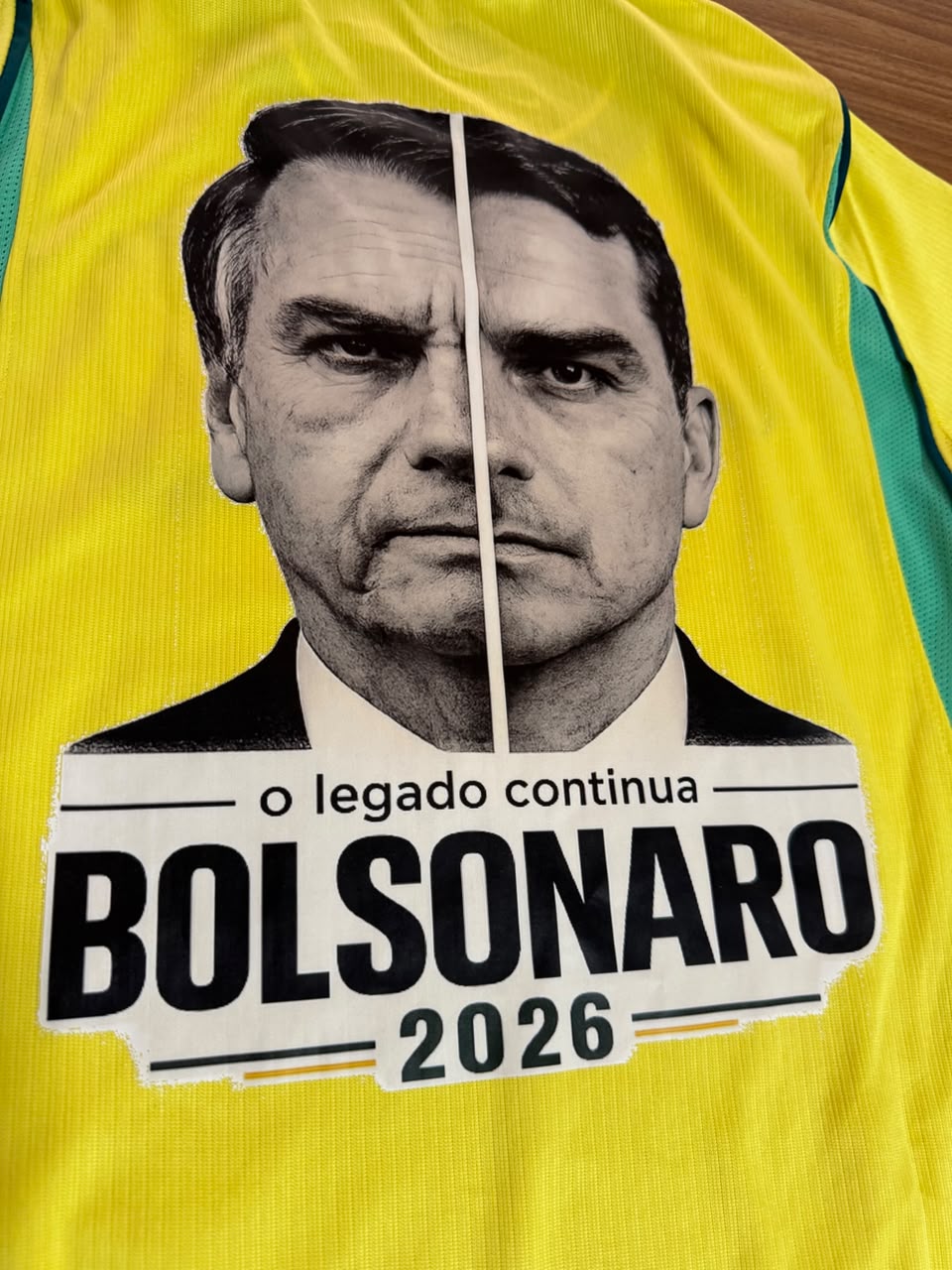 Camisa Feminina O Legado Continua Bolsonaro e Flávio